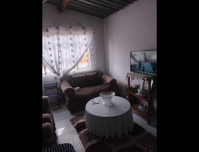 2 BEDROOM HOUSE FOR SALE IN MOLELEKI EXT 2